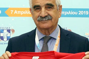 ο Ευριπίδης Κουκιαδάκης από τους δρομείς του Run Greece