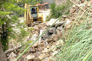 εργασίες αποκατάστασης των ζημιών που είχε υποστεί από τις πρόσφατες κακοκαιρίες ο περιβάλλοντας χώρος της Ι.Μ. Αγίου Παντελεήμονα στο Φόδελε.