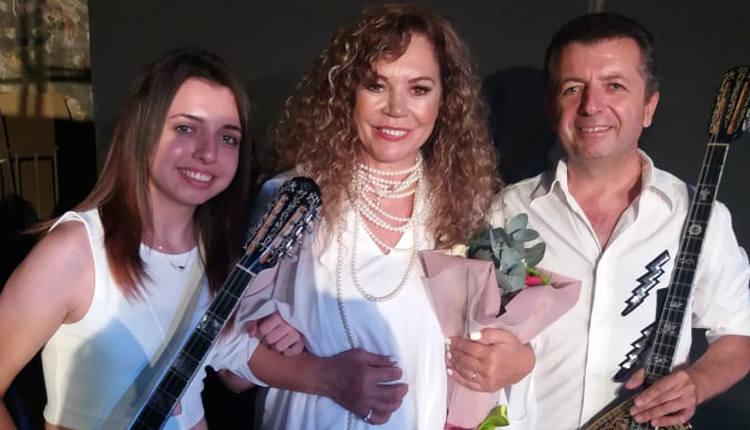 Με την Ελένη Δήμου και τον πατέρα της, Μιχάλη