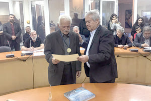 τον αυτοδίδακτο καλλιτέχνη Σπύρο Χαιρέτη, βράβευσε το Δημοτικό Συμβούλιο Μαλεβιζίου.