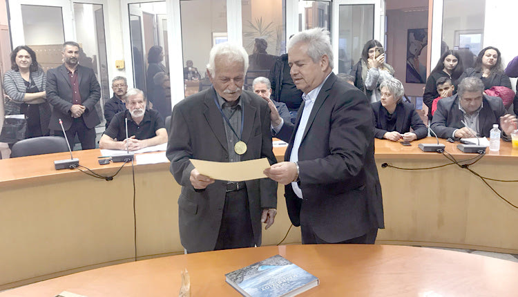 τον αυτοδίδακτο καλλιτέχνη Σπύρο Χαιρέτη, βράβευσε το Δημοτικό Συμβούλιο Μαλεβιζίου.