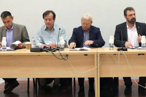 Ο Σταύρος Αραχωβίτης σε εκδήλωση που διοργάνωσε χθες βραδυ η Νομαρχιακή Επιτροπή του ΣΥΡΙΖΑ στο Λασίθι και ξεκίνησε στην Ιεράπετρα