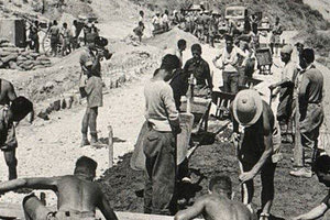ΦΩΤΟ ΗΜΕΡΑΣ: Στην κατασκευή ενός δρόμου το 1941
