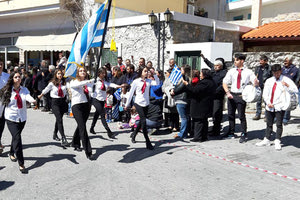 παρέλαση για την 25η Μαρτίου στη Βιάννο