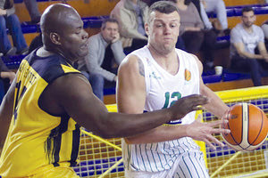 Ο Κυρίτση με τον Εκινέ στο ματς Δειλινό-Καλλιθέα