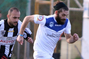 Ο Ζαφείρης καταδιώκεται από τον Ανωγειαννάκη στο μάτς Πόρος - Πάοκ