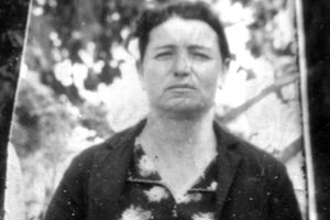 Γαρεφαλλάκη Ευθαλία του Γεωργίου από το χωριό Αβδού Πεδιάδος.