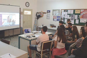 Μαθητές και της Κρήτης έχουν την ευκαιρία να γνωρίζουν αστροναύτες, μηχανικούς της NASA, περιβαλλοντολόγους, ερευνητές του CERN, μαθηματικούς, φωτογράφους, πιλότους αεροσκαφών και καλλιεργητές μανιταριών.