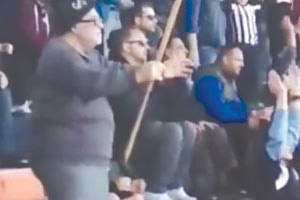 Viral  έχει γίνει το βίντεο που ανάρτησε ο ΟΦΗ στην ιστοσελίδα του στο facebook με τον ηλικιωμένο οπαδό στην θύρα 4.