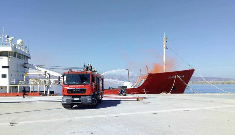 πυρκαγιά σε ένα παροπλισμένο πλοίο στο λιμάνι του Ηρακλείου προέβλεπε η άσκηση ετοιμότητας