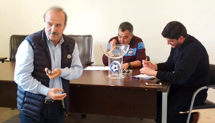 Ο πρόεδρος της ΕΠΣΗ Νίκος Τζώρτζογλου στην κλήρωση προημιτελικής φάση του Πανελληνίου πρωταθλήματος προεπιλογής της ΕΠΟ