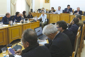 Σκληρή κόντρα Μαρκογιαννάκη – Αρναουτάκη στο Περιφερειακό Συμβούλιο