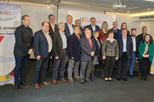 Τα πρόσωπα 21 νέων υποψηφίων δημοτικών συμβούλων που στελεχώνουν το ψηφοδέλτιό του παρουσίασε χθες ο επικεφαλής της Δημοτικής Κίνησης “Ηράκλειο 3.7.5” κ. Γιάννης Κουράκης