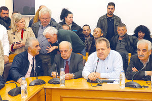 Σύσκεψη που πραγματοποιήθηκε στην Περιφέρεια Κρήτης για χωροθέτηση της λαϊκής αγοράς της Νέας Αλικαρνασσού