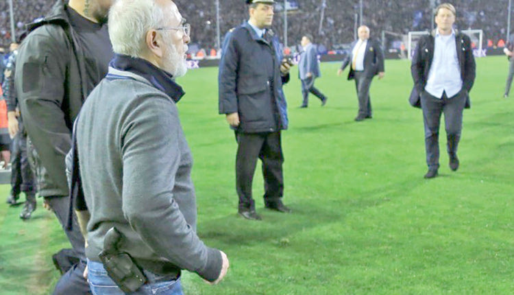 όπλο ο Ιβάν Σαββίδης