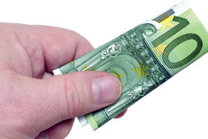 ΕΥΡΩ ΣΤΟ ΧΕΡΙ