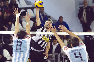 Φάση από το παιχνίδι του ΟΦΗ με τη Ρόδο