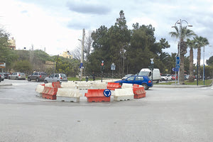 Με νεροπαγίδες διαμορφώθηκε ο κυκλικός κόμβος στο ύψος της Όασης