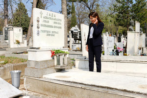 Η Μπέτυ Μπαζιάνα επισκέφτηκε ιδιωτικά τον τάφο του Αλέξη Ζορμπά