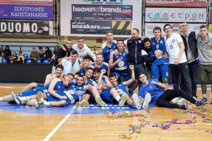 Οι έφηβοι του Ηροδότου πανηγυρίζουν τον τίτλο που ήρθε μετά από 29 χρόνια