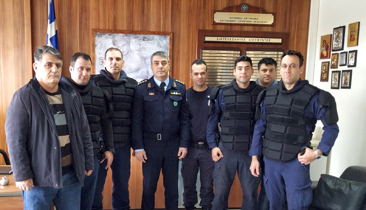 Αλεξίσφαιρα γιλέκα αγόρασαν από τον χορό της Ένωσης Αστυνομικών Υπαλλήλων νομού Ηρακλείου.