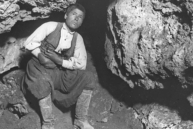 ΦΩΤΟ ΗΜΕΡΑΣ: Στο σπήλαιο των Καμαρών!