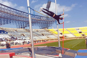 Προσπάθειες στο επί κοντώ στους σχολικούς αγώνες στίβου