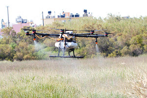 Ψεκασμός κουνουπιών με drones