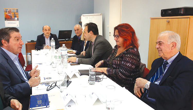 ο δήμαρχος Ηρακλείου κ. Λαμπρινός κατά την πανηγυρική συνεδρίαση του Δικτύου Πόλεων για το Προσφυγικό