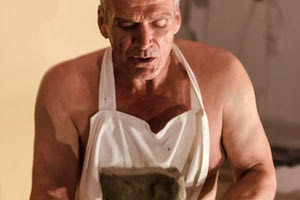 η θεατρική παράσταση Από το φίφτι φίφτι στον έρωτα στο Θέατρο Κάτω