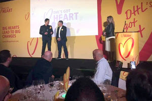 Ένα βραβείο για τον Δημήτρη Αποστολάκη από την “Κίτρινη Αποστολή” που διακρίθηκε στον διαγωνισμό της DHLExpressμε τίτλο "DHL'sGotHeart".