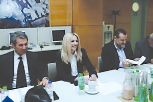 Η Φώφη Γεννηματά στη χθεσινή συνεδρίαση της Κοινοβουλευτικής Ομάδας, που συγκλήθηκε στη Χαριλάου Τρικούπη