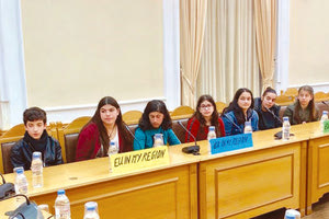 μαθητές από το 1ο Γυμνάσιο Ηρακλείου που συμμετείχαν στο πρόγραμμα «Η Ευρώπη στην Περιφέρειά μου» (Europe in My Region)