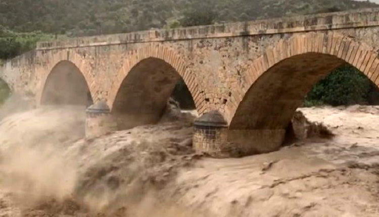 μελέτη για τη συντήρηση της ιστορικής γέφυρας Μουρνιών καθώς και τη μελέτη για την κοιτοποίηση του ποταμού που εκβάλλει στη θαλάσσια περιοχή του Μύρτους»