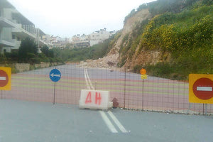 Σχεδον δύο μήνες θα κλείσουν σε λίγο από την κατολίσθηση στην οδό Ξάνθου και ακόμα  δεν έχει γίνει τίποτα.