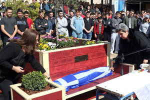 6ο ΕΠΑΛ: αποκαλυπτήρια του μνημείου για όσους μαθητές του 6ου ΕΠΑΛ Ηρακλείου έχουν χάσει τη ζωή τους σε τροχαίο δυστύχημα.