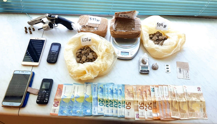 συνελήφθησαν με περισσότερο από ένα κιλό ηρωίνη