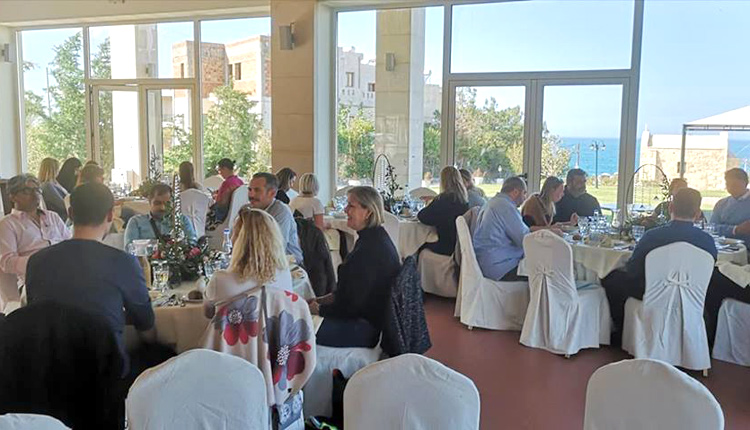 30 εκπρόσωποι από τα 25 διαφορετικά γραφεία ανα τον κόσμο ενημερώθηκαν για τα πολλά και διαφορετικά "σενάρια" γάμων που μπορεί να προσφέρει η περιοχή μας...