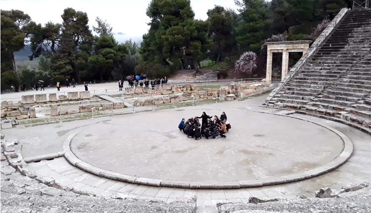 Οι μαθητές του Καλλιτεχνικού σκηνοθετούν για “τα πρόσωπα και τα προσωπεία της εξουσίας”