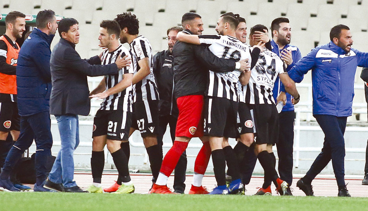 Οι παίκτες του ΟΦΗ πανηγύρισαν έξαλλα τη μεγάλη νίκη