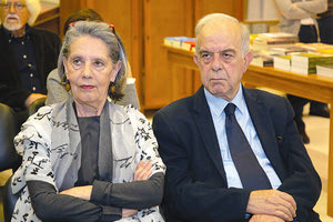 O Β. Λαμπρινός και η αντιδήμαρχος Πολιτισμού Αριστέα Πλεύρη στην παρουσίαση των νέων εκδόσων της Βικελαίας Δημοτικής Βιβλιοθήκης