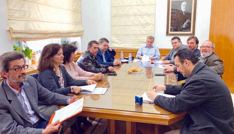 εργολαβία αποκατάστασης του οδικού δικτύου που υπόγραψε ο περιφερειάρχης κ. Στ. Αρναουτάκης.