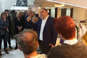 Συνάντηση είχε ο υποψήφιος δήμαρχος και επικεφαλής της Δημοτικής Κίνησης «ΗΡΑΚΛΕΙΟ 3.7.5» Γιάννης Κουράκης, με τους εμπόρους, με τους καταστηματάρχες της οδού 1821.