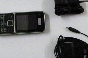 Κινητά, φορτιστές και καλώδια στα... ενδότερα των κρατουμένων