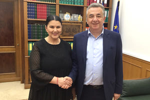 Η πρόεδρος του φεστιβάλ Κρητικής διατροφής Μαρία Ηγουμενάκη στον συνδυασμο «Κρήτη, η ζωή μας» του Σταύρου Αρναουτάκη