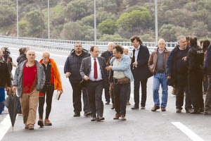 παραδόθηκε χθες στην κυκλοφορία το τμήμα Γούβες – Χερσόνησος μήκους 9 χιλιομέτρων του Βόρειου Οδικού Άξονα Κρήτης. 