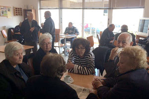 Συνάντηση με ηλικιωμένους-μέλη του ΚΕΚΟΙΦ-ΑΠΗ Τάλως, στα Καμίνια,  είχε η υποψήφια δήμαρχος Ηρακλείου, επικεφαλής της παράταξης «Ηράκλειο ενΑλλαγή», Λιάνα Σταρίδα.