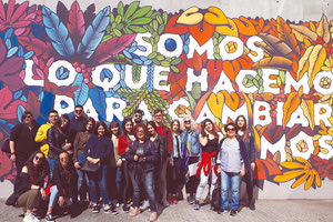 Οι μαθητές/τριες του 3ου ΕΠΑΛ Ηρακλείου, που είχαν μεταβεί στη Σεβίλλη της Ισπανίας, με τη συνοδεία των υπεύθυνων εκπαιδευτικών, στα πλαίσια του προγράμματος Erasmus+