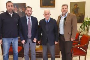 Οι εκπρόσωποι του Εργοτέλη με το δήμαρχο του Ηρακλείου