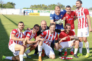 Οι παίκτες του Πλατανιά πανηγυρίζουν